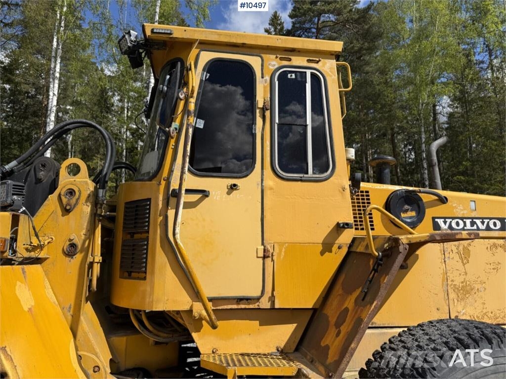 Volvo BM 4300 Wheel Loader with Attachments Wielladers