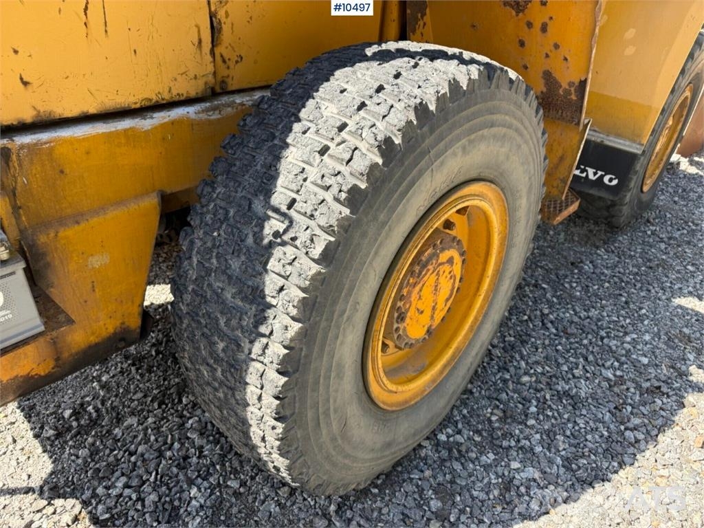 Volvo BM 4300 Wheel Loader with Attachments Wielladers