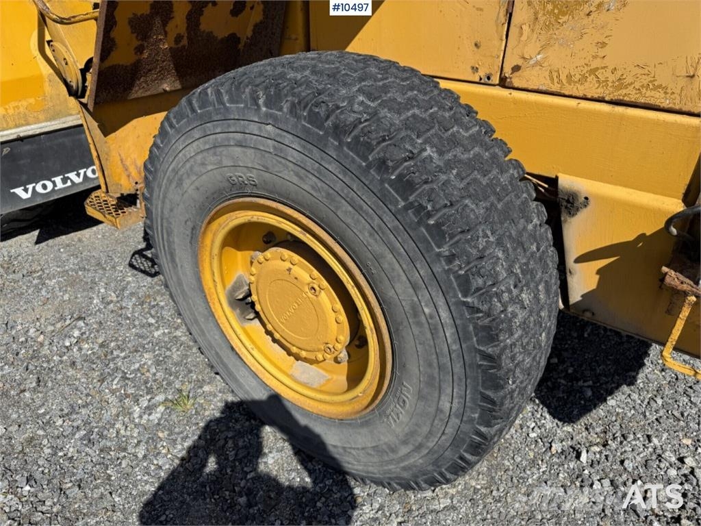 Volvo BM 4300 Wheel Loader with Attachments Wielladers