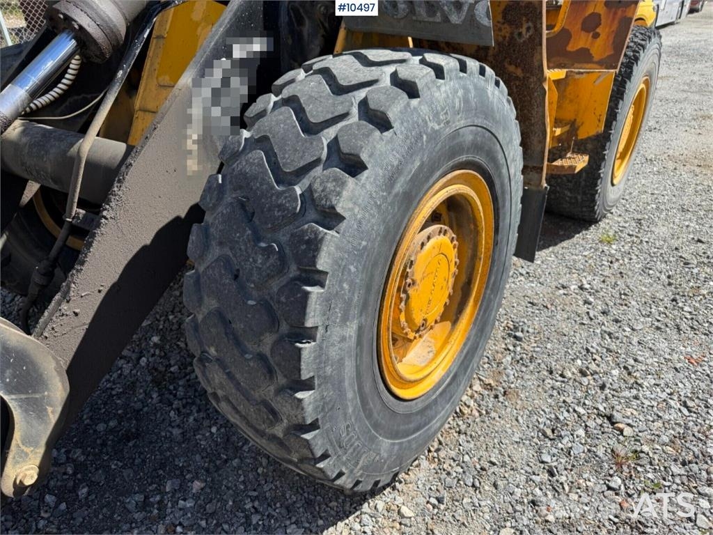 Volvo BM 4300 Wheel Loader with Attachments Wielladers