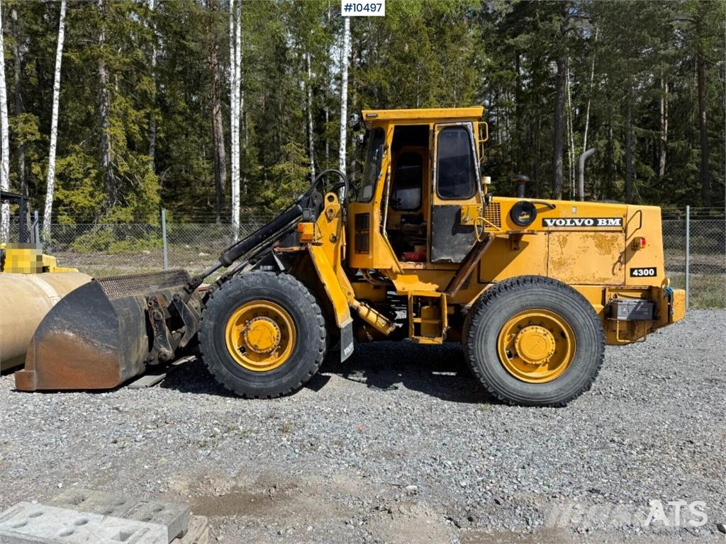 Volvo BM 4300 Wheel Loader with Attachments Wielladers