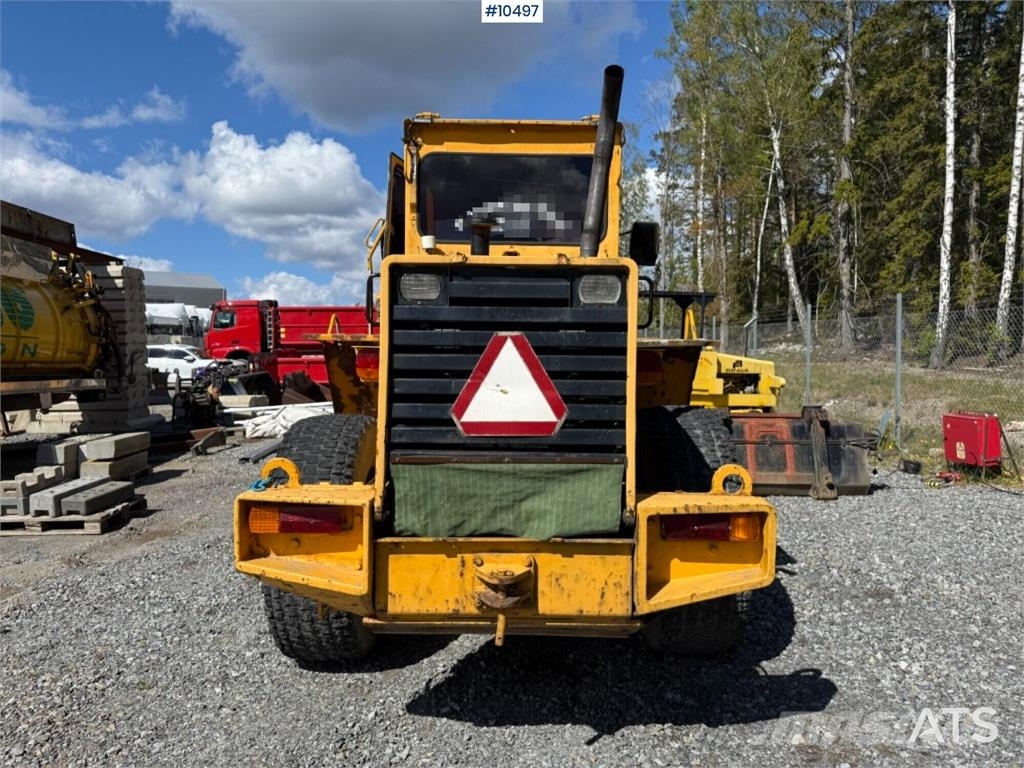 Volvo BM 4300 Wheel Loader with Attachments Wielladers