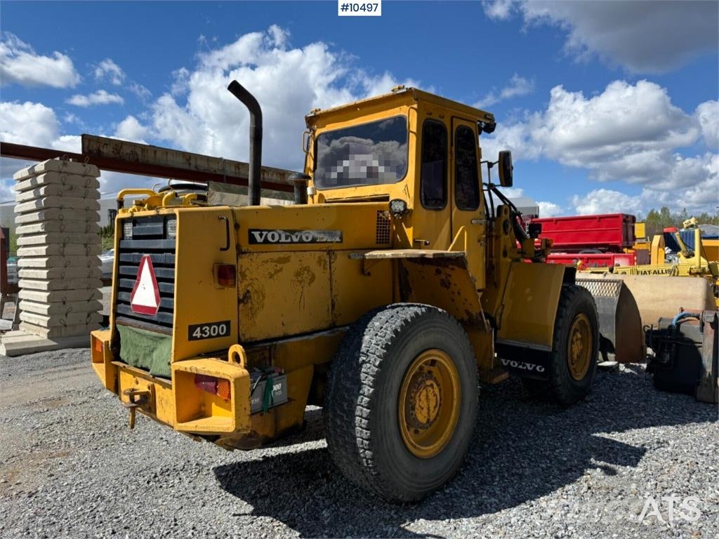 Volvo BM 4300 Wheel Loader with Attachments Wielladers