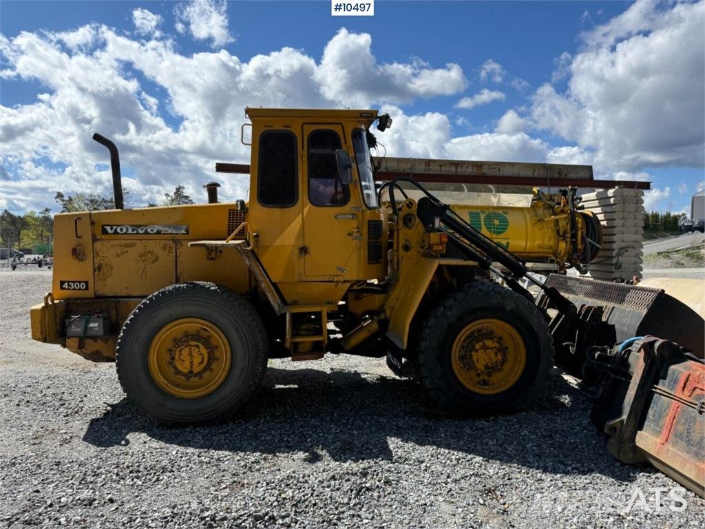 Volvo BM 4300 Wheel Loader with Attachments Wielladers