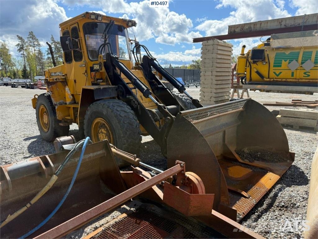 Volvo BM 4300 Wheel Loader with Attachments Wielladers