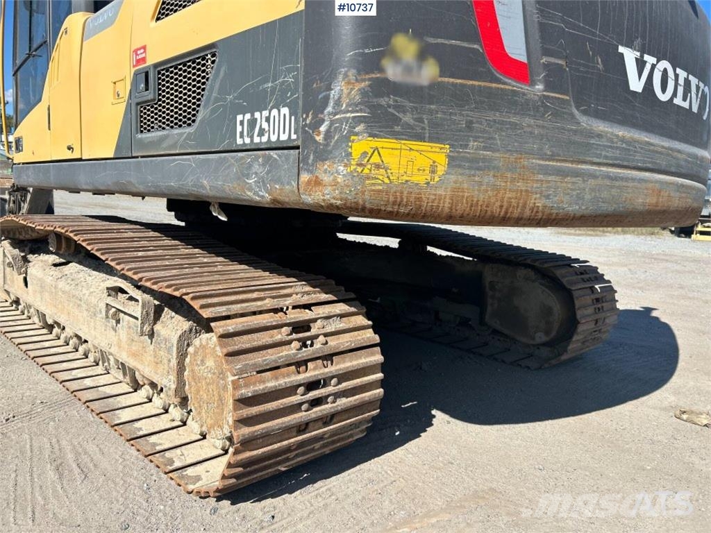 Volvo EC 250 DL Tracked Excavator (VIDEO) حفارات زحافة