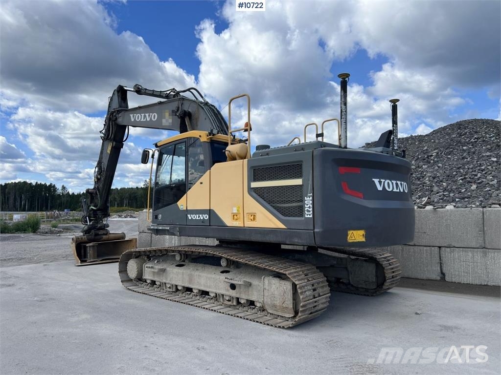 Volvo EC 250 ELwith Excavation System and Attachments حفارات زحافة