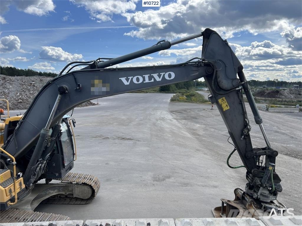 Volvo EC 250 ELwith Excavation System and Attachments حفارات زحافة