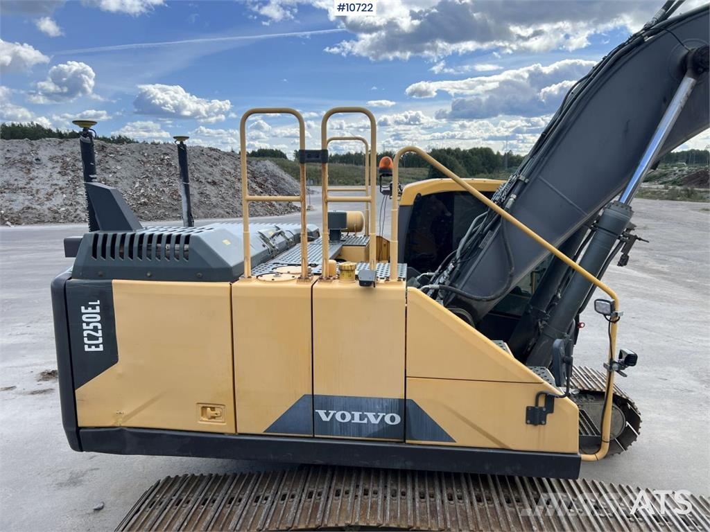 Volvo EC 250 ELwith Excavation System and Attachments حفارات زحافة