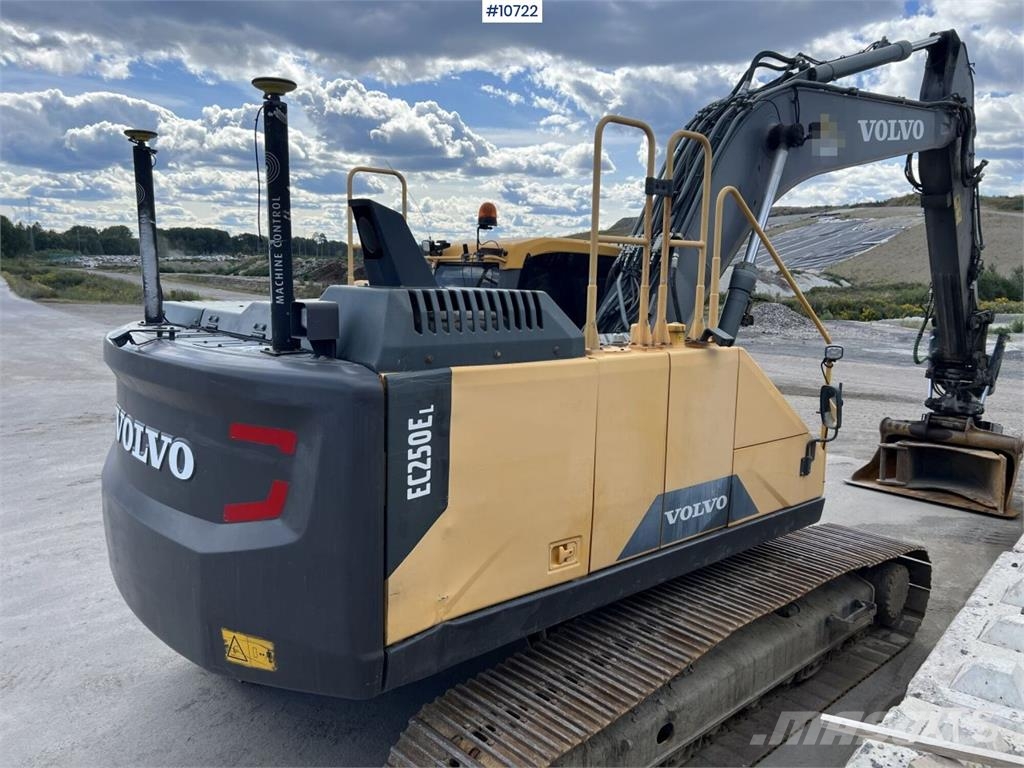 Volvo EC 250 ELwith Excavation System and Attachments حفارات زحافة