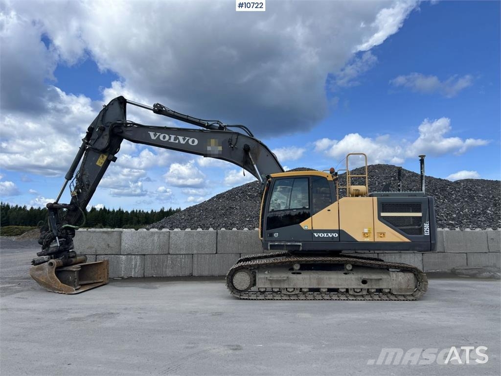 Volvo EC 250 ELwith Excavation System and Attachments حفارات زحافة
