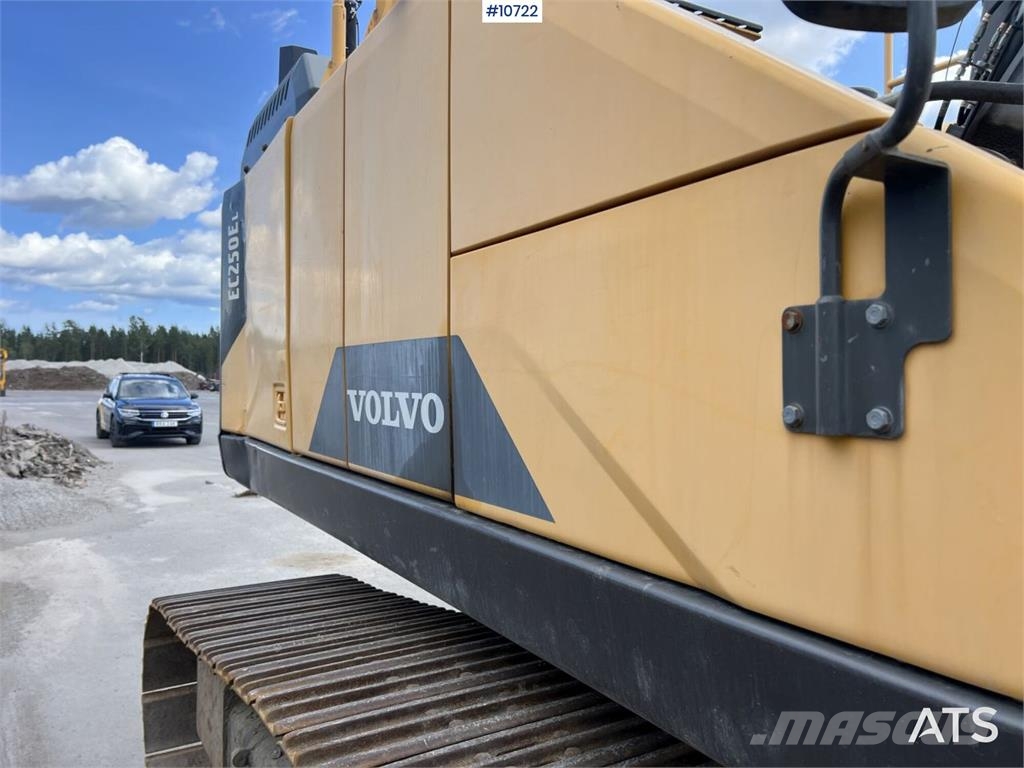 Volvo EC 250 ELwith Excavation System and Attachments حفارات زحافة