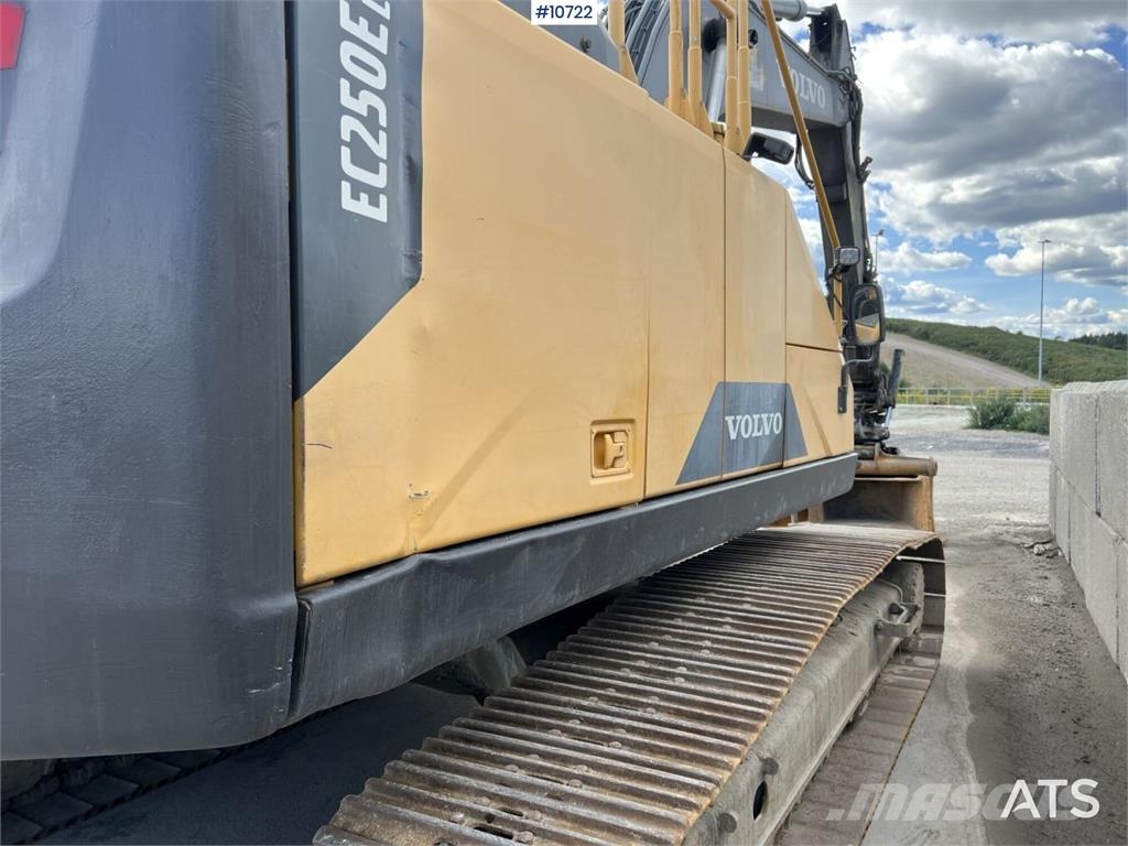 Volvo EC 250 ELwith Excavation System and Attachments حفارات زحافة