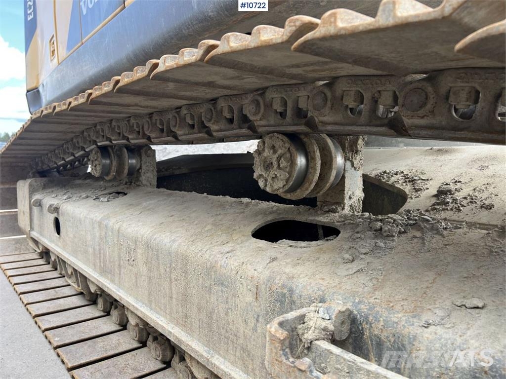 Volvo EC 250 ELwith Excavation System and Attachments حفارات زحافة