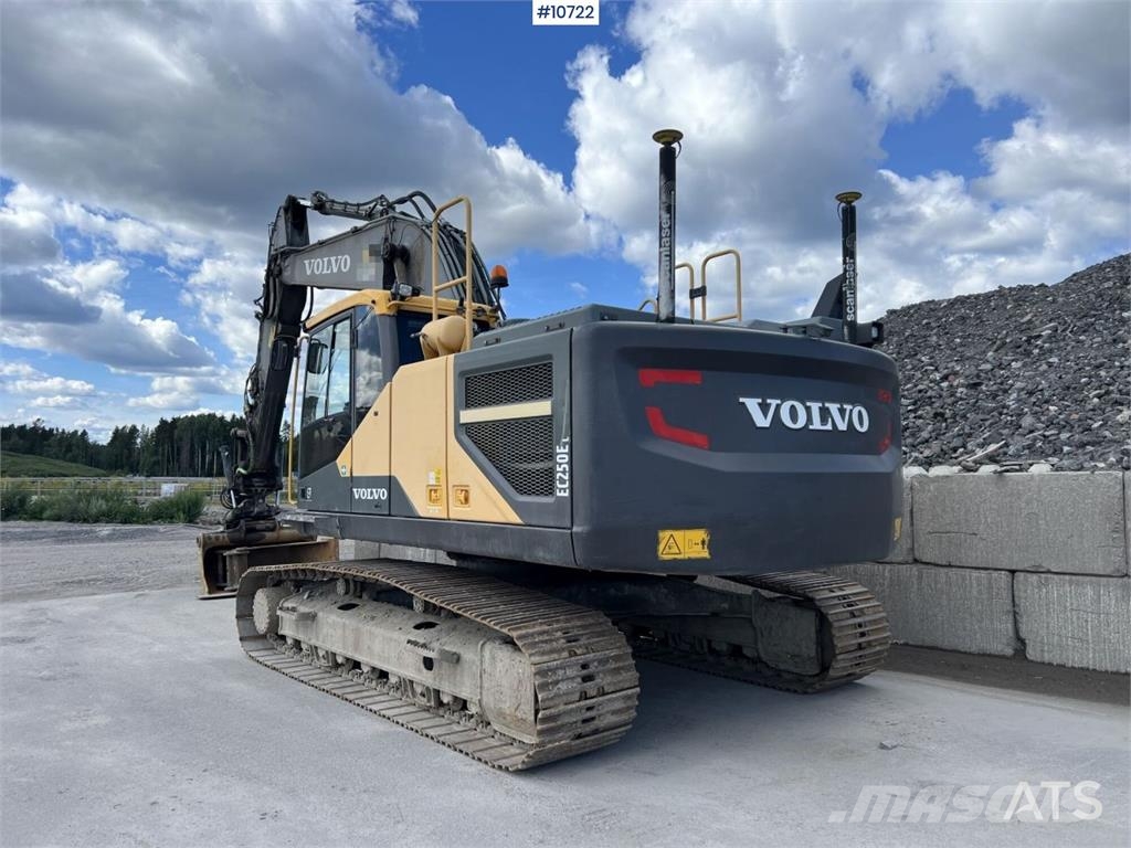 Volvo EC 250 ELwith Excavation System and Attachments حفارات زحافة