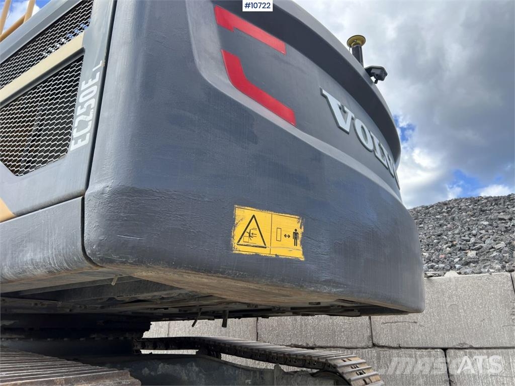 Volvo EC 250 ELwith Excavation System and Attachments حفارات زحافة