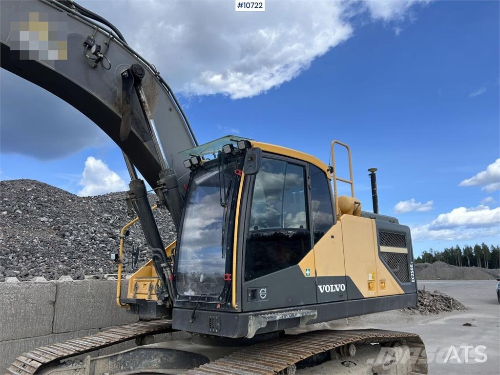 Volvo EC 250 ELwith Excavation System and Attachments حفارات زحافة