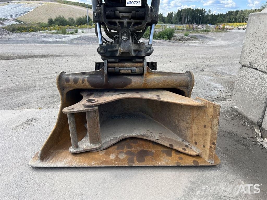 Volvo EC 250 ELwith Excavation System and Attachments حفارات زحافة