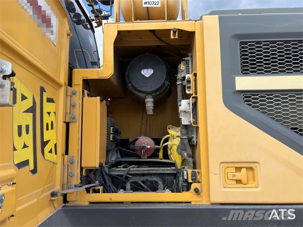 Volvo EC 250 ELwith Excavation System and Attachments حفارات زحافة