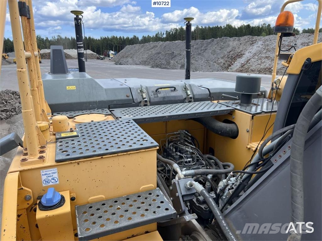 Volvo EC 250 ELwith Excavation System and Attachments حفارات زحافة