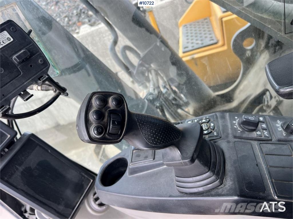 Volvo EC 250 ELwith Excavation System and Attachments حفارات زحافة