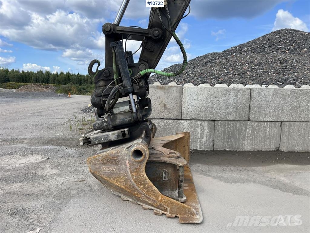 Volvo EC 250 ELwith Excavation System and Attachments حفارات زحافة