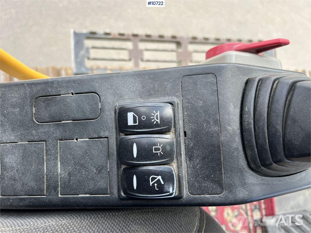Volvo EC 250 ELwith Excavation System and Attachments حفارات زحافة