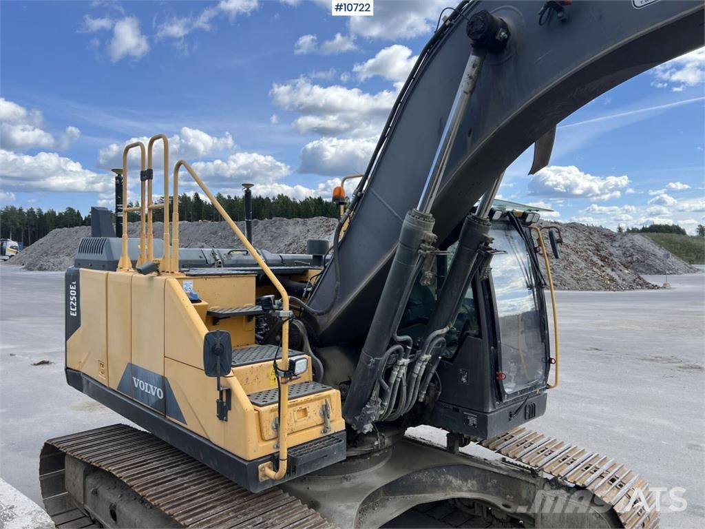 Volvo EC 250 ELwith Excavation System and Attachments حفارات زحافة