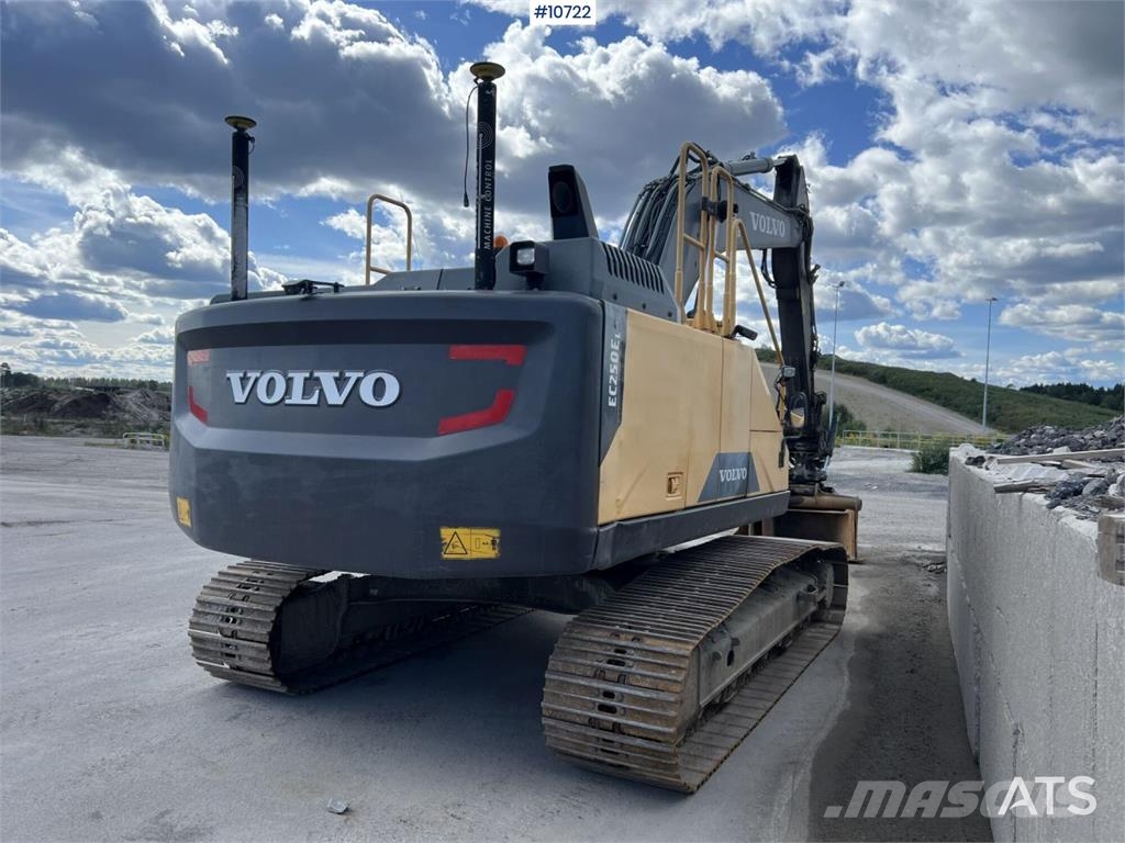 Volvo EC 250 ELwith Excavation System and Attachments حفارات زحافة