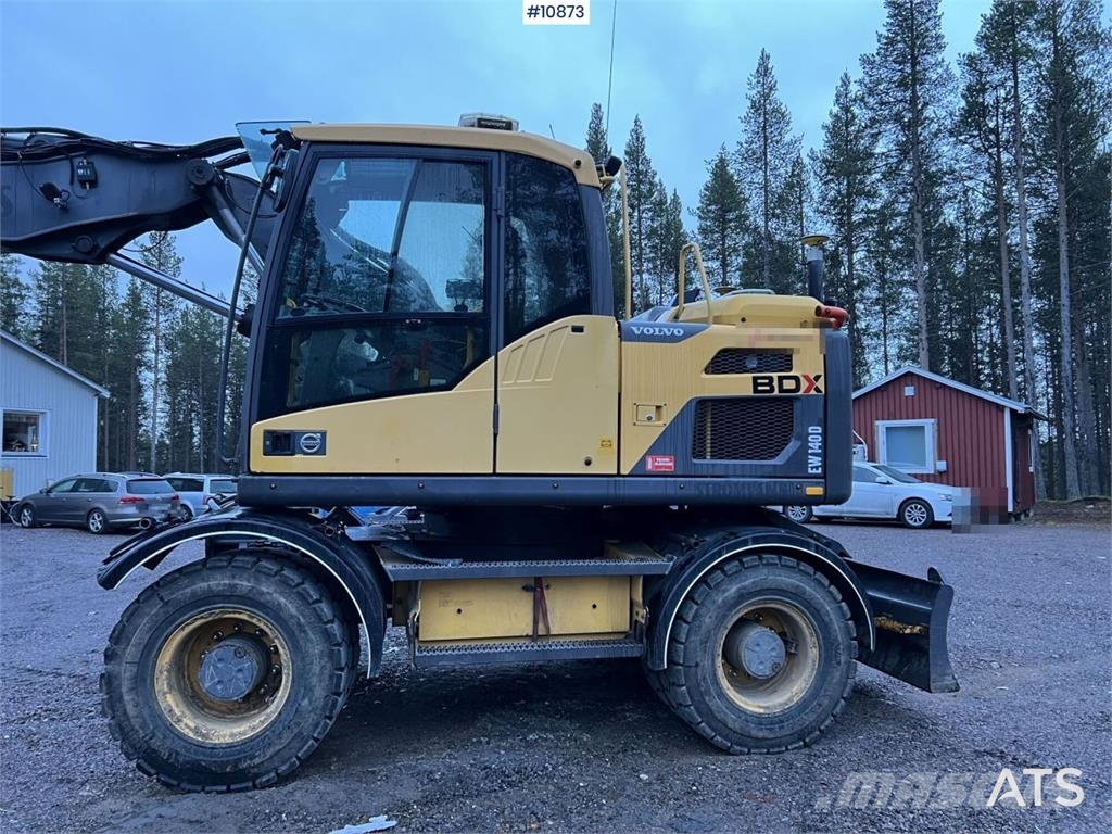 Volvo EW140 D with excavation system, undercarriage, and Hjulgrävare