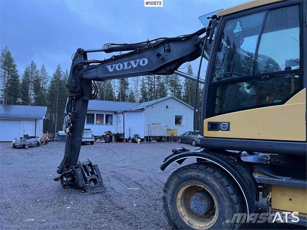 Volvo EW140 D with excavation system, undercarriage, and Hjulgrävare