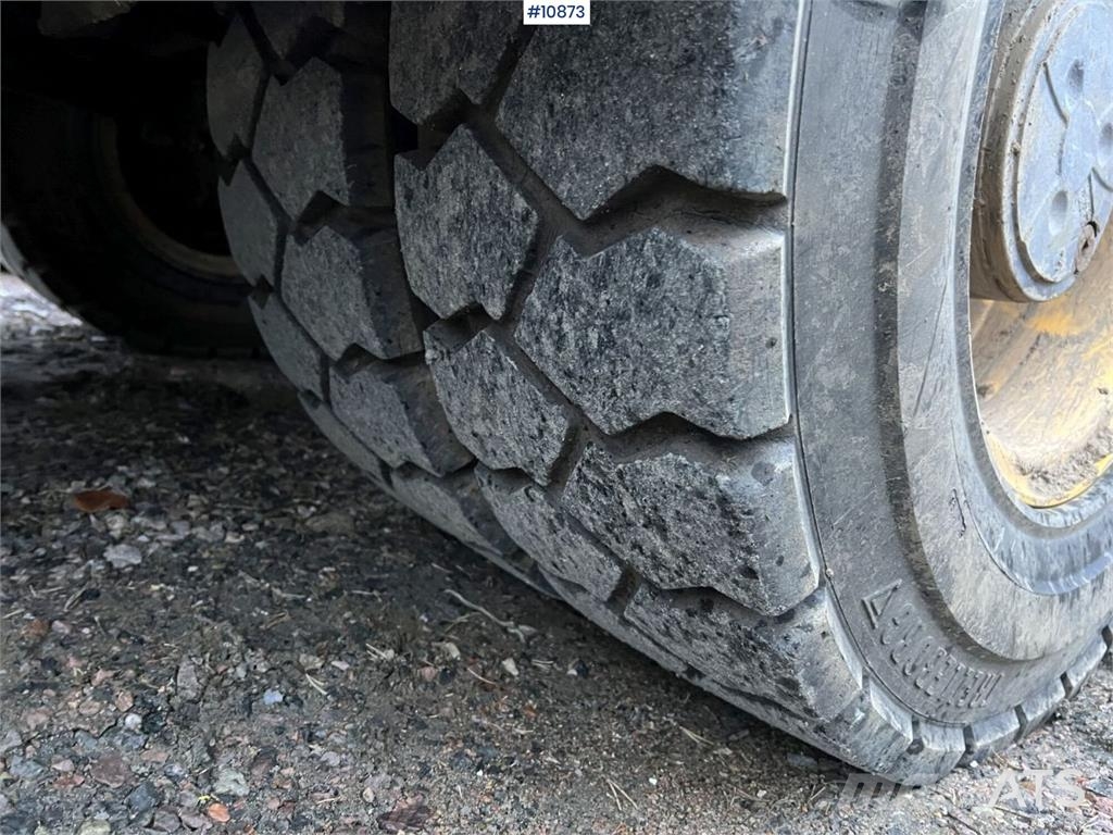 Volvo EW140 D with excavation system, undercarriage, and Hjulgrävare