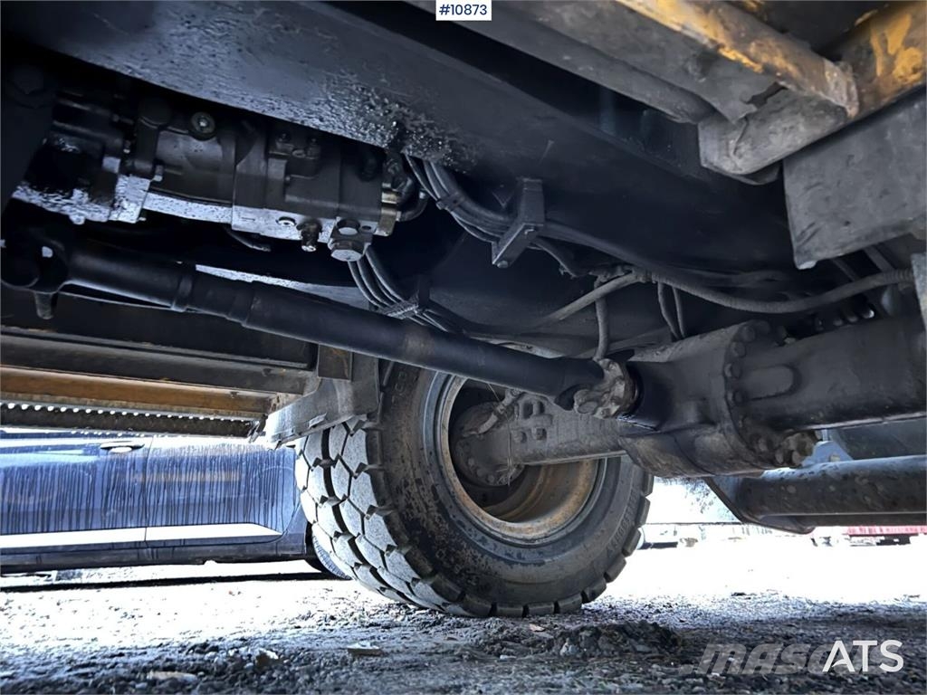 Volvo EW140 D with excavation system, undercarriage, and Hjulgrävare