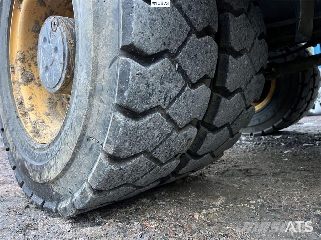 Volvo EW140 D with excavation system, undercarriage, and Hjulgrävare