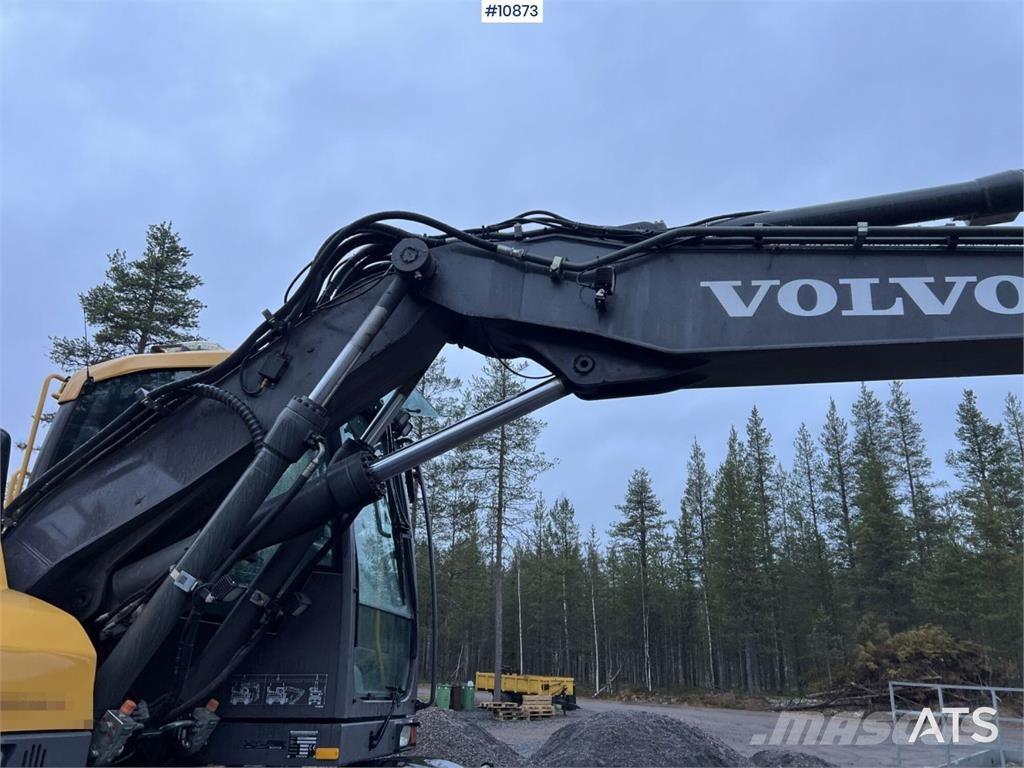 Volvo EW140 D with excavation system, undercarriage, and Hjulgrävare