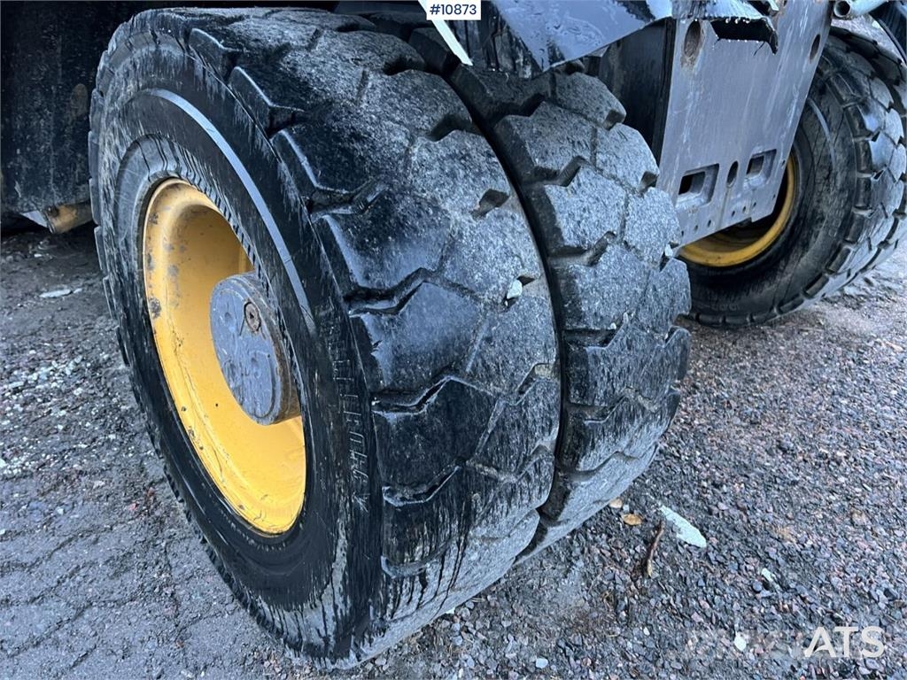 Volvo EW140 D with excavation system, undercarriage, and Hjulgrävare