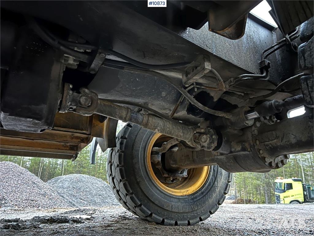 Volvo EW140 D with excavation system, undercarriage, and Hjulgrävare