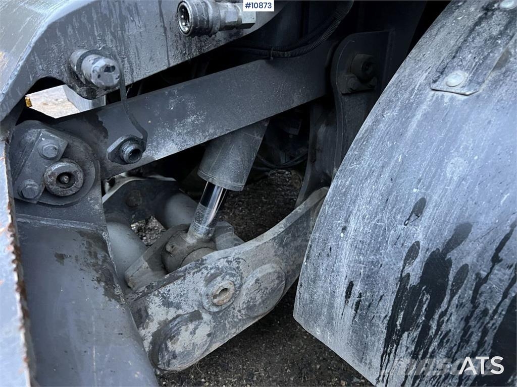 Volvo EW140 D with excavation system, undercarriage, and Hjulgrävare