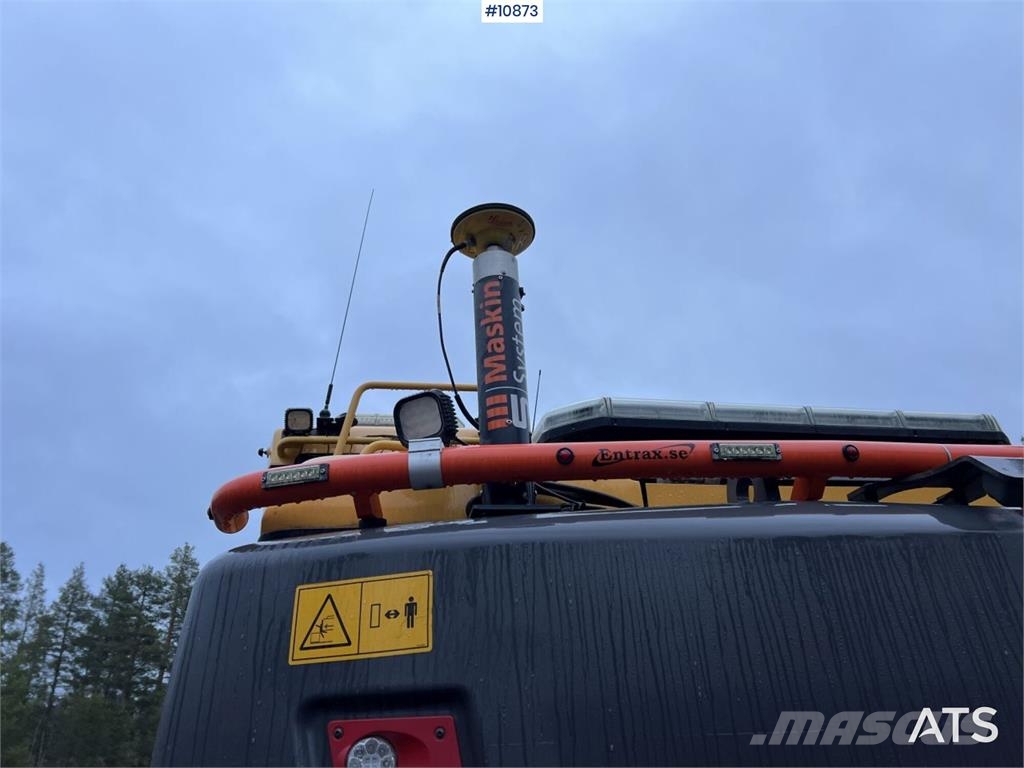 Volvo EW140 D with excavation system, undercarriage, and Hjulgrävare