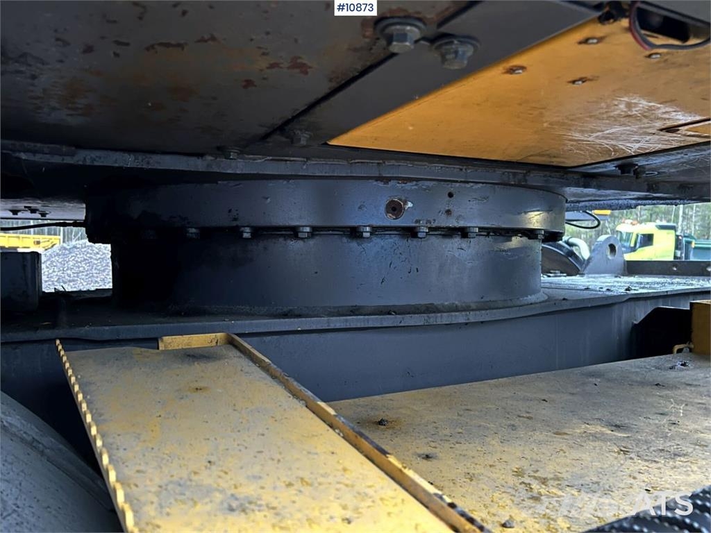 Volvo EW140 D with excavation system, undercarriage, and Hjulgrävare