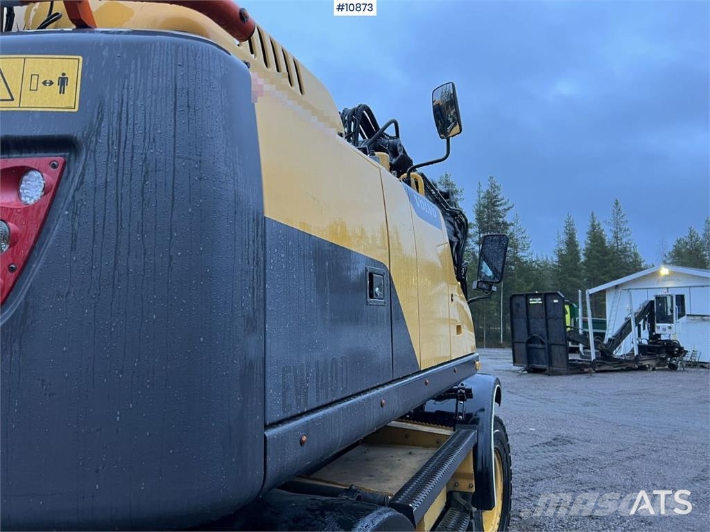 Volvo EW140 D with excavation system, undercarriage, and Hjulgrävare