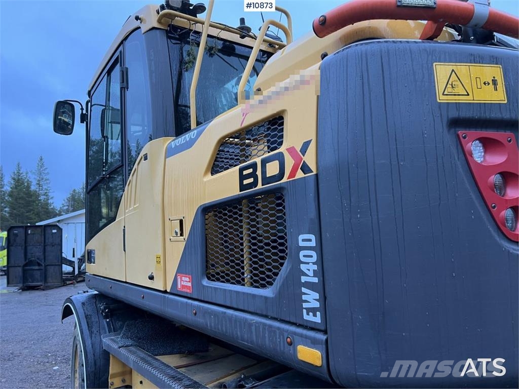 Volvo EW140 D with excavation system, undercarriage, and Hjulgrävare