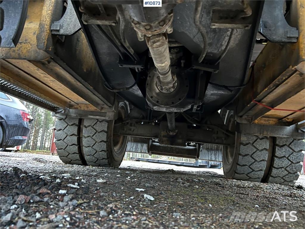Volvo EW140 D with excavation system, undercarriage, and Hjulgrävare