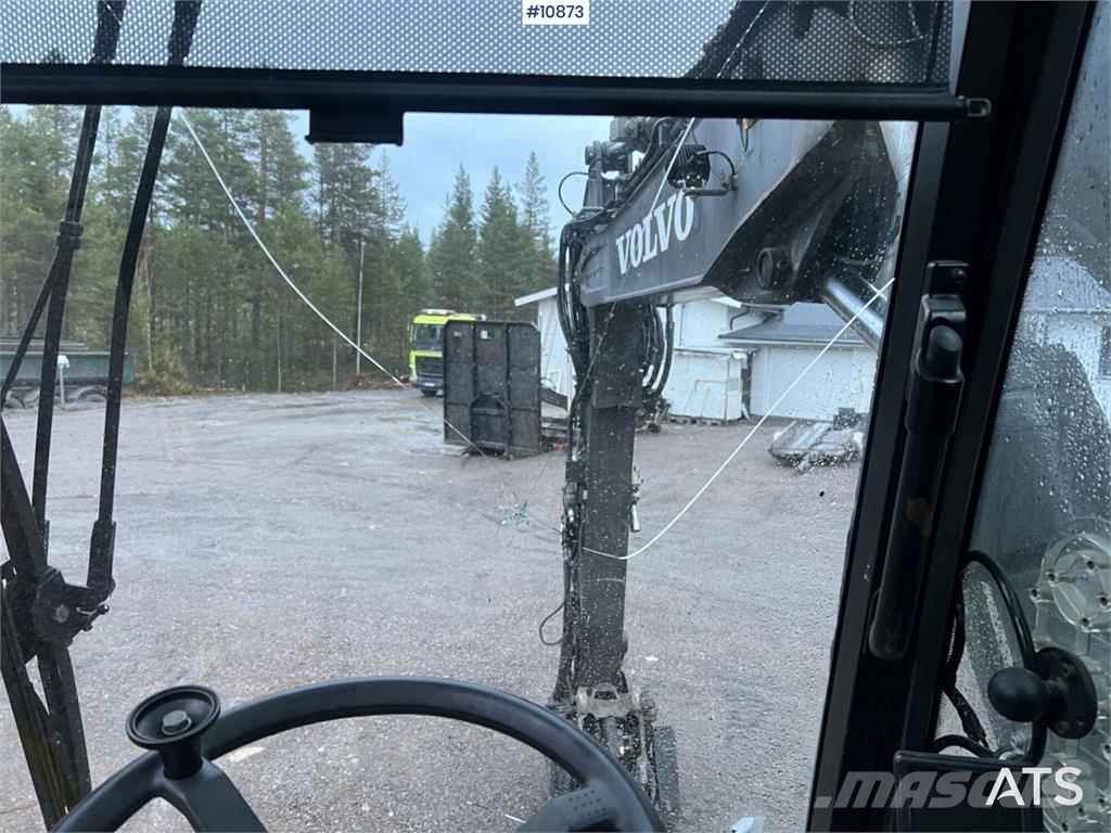 Volvo EW140 D with excavation system, undercarriage, and Hjulgrävare