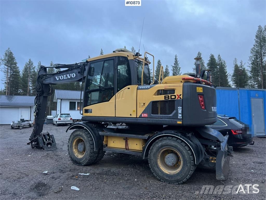 Volvo EW140 D with excavation system, undercarriage, and Hjulgrävare