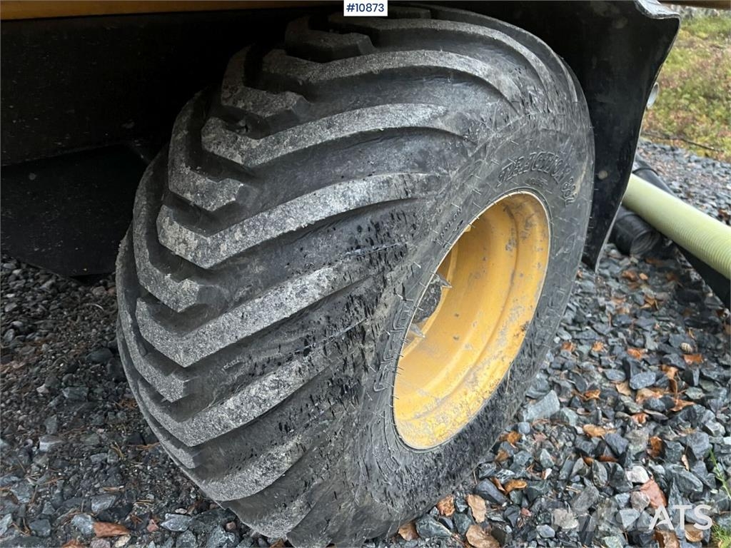 Volvo EW140 D with excavation system, undercarriage, and Hjulgrävare