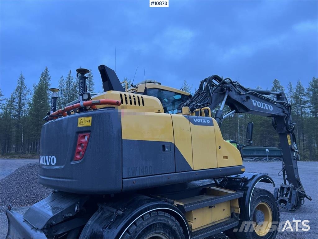 Volvo EW140 D with excavation system, undercarriage, and Hjulgrävare