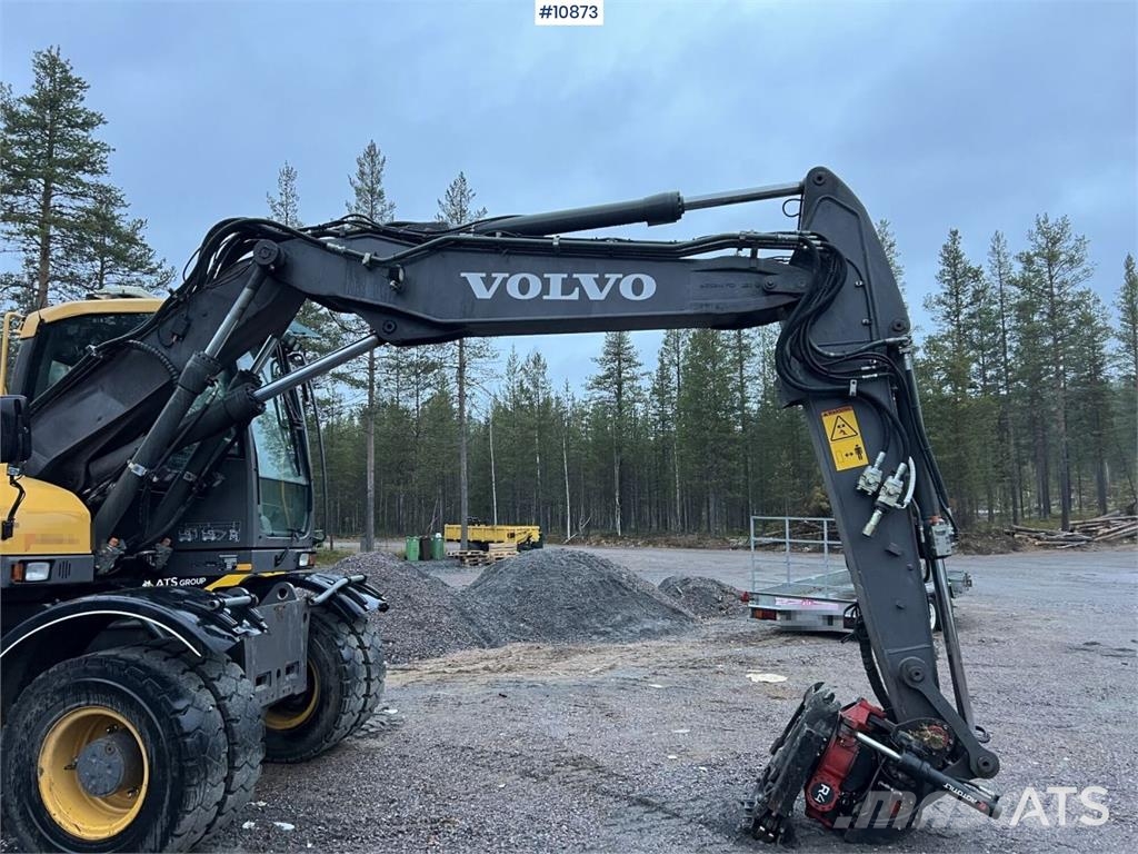 Volvo EW140 D with excavation system, undercarriage, and Hjulgrävare