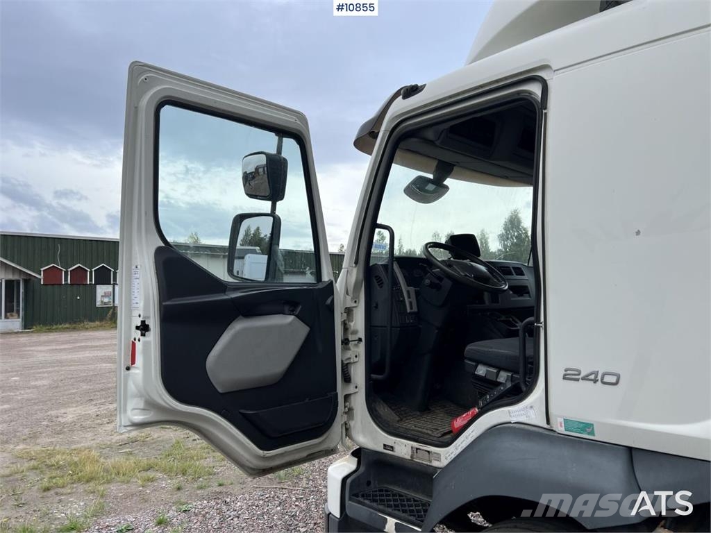 Volvo FL 4x2 Refrigerated Truck with Rear Tail Lift Temperature controlled trucks