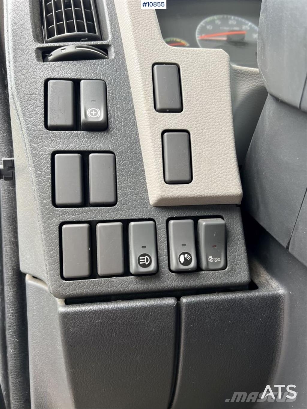 Volvo FL 4x2 Refrigerated Truck with Rear Tail Lift Temperature controlled trucks
